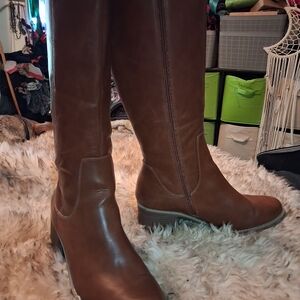 Brown/Tan Heeled Boots